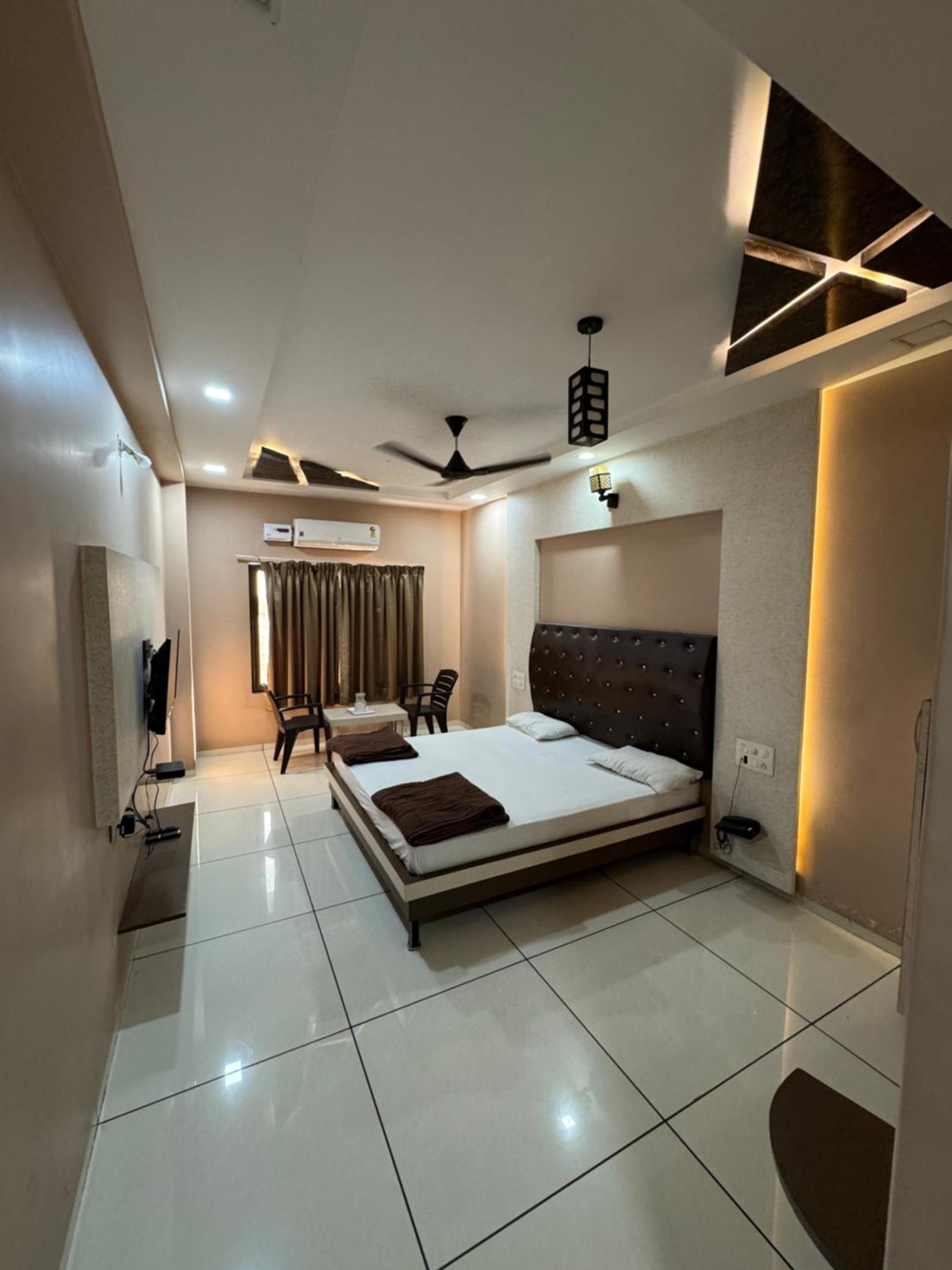 Hotel Bluediamond Bardoli Exterior foto